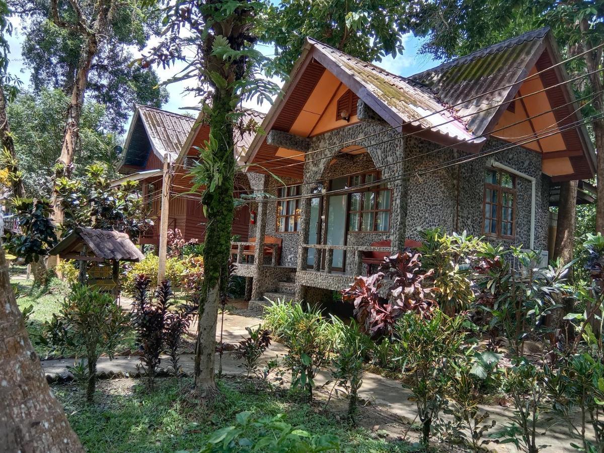 Курортный комплекс Tree Tops River Huts Khao Sok National Park