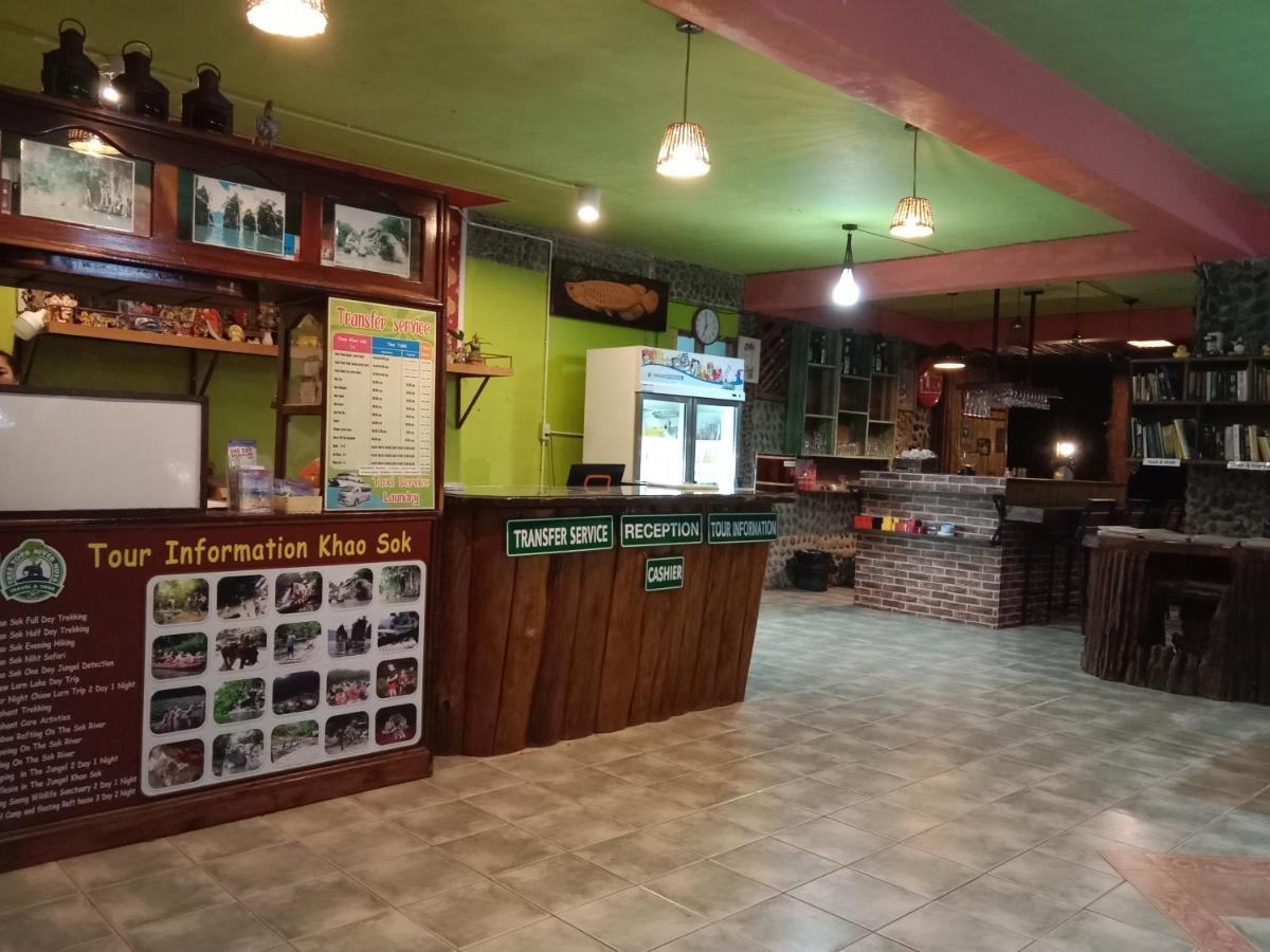 度假村 树顶河小屋度假村 2*