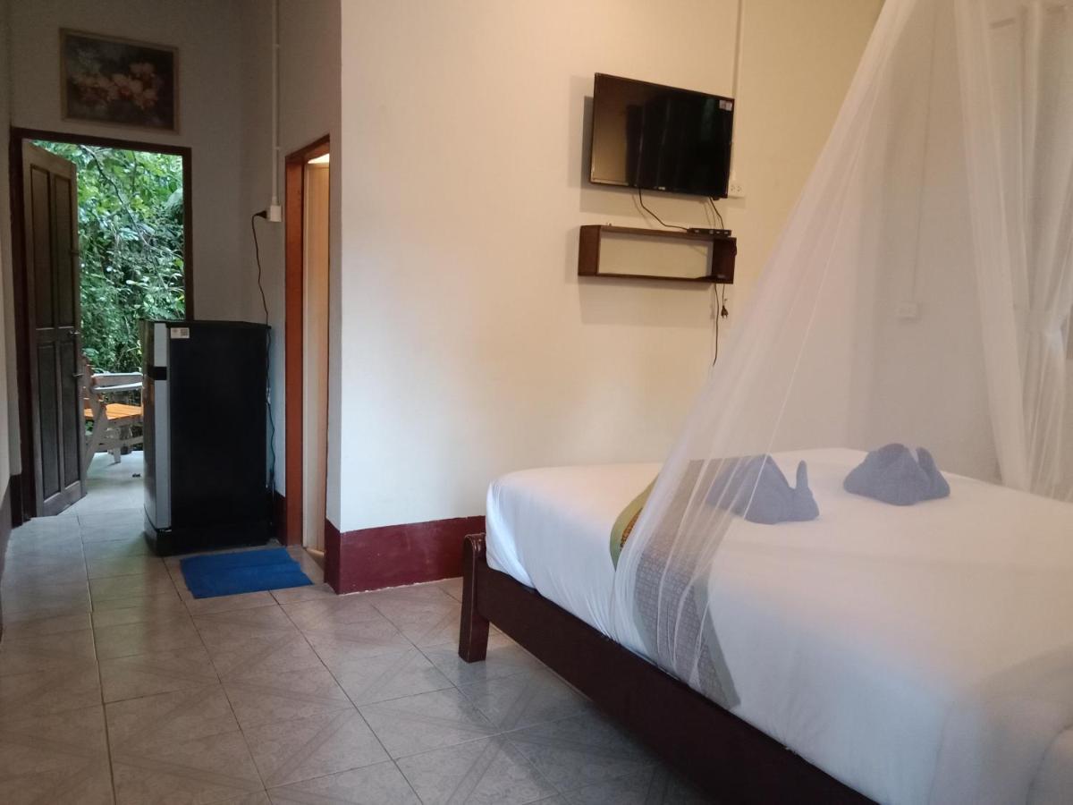 度假村 树顶河小屋度假村 Khao Sok National Park