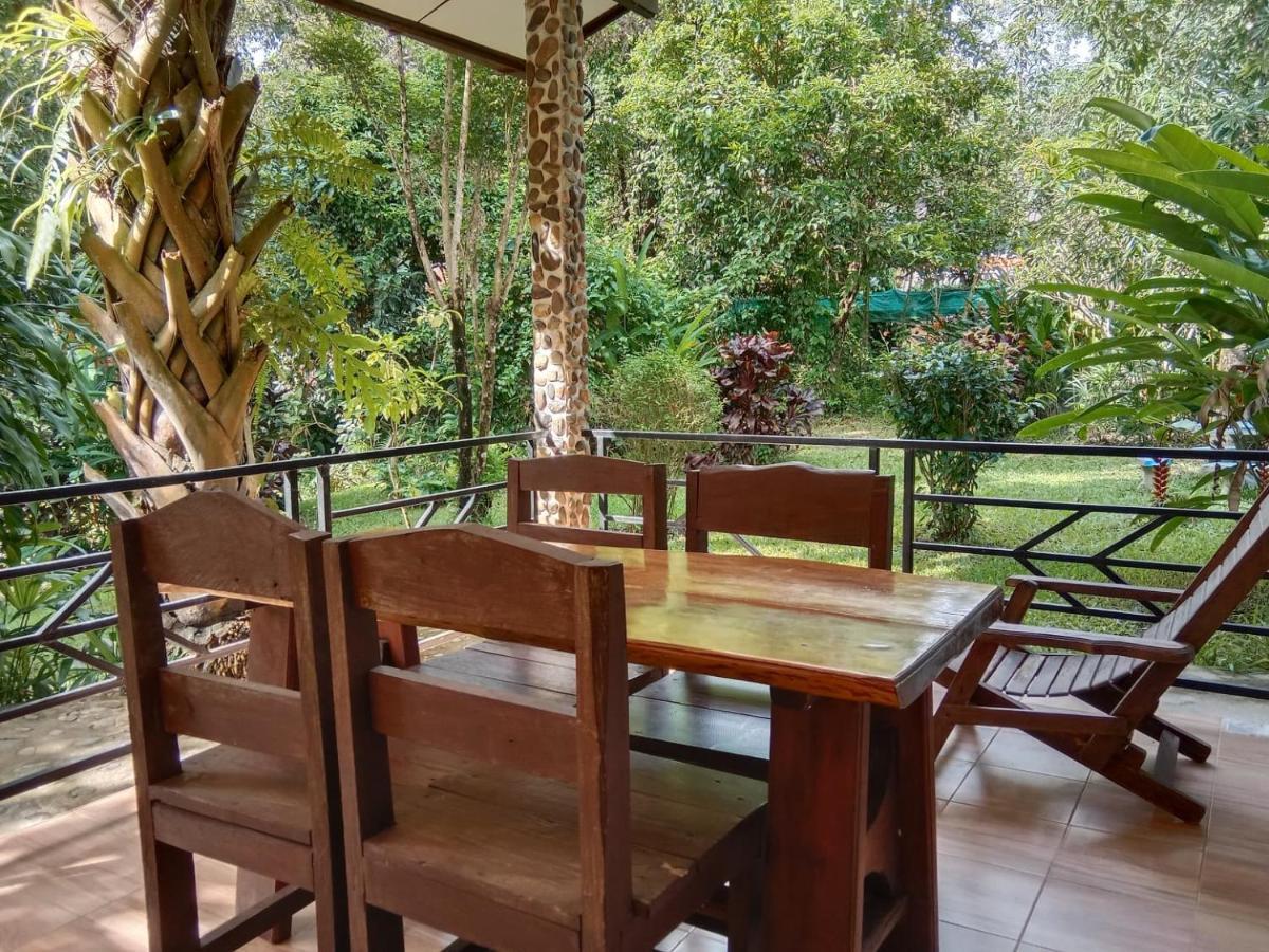 树顶河小屋度假村 度假村 Khao Sok National Park
